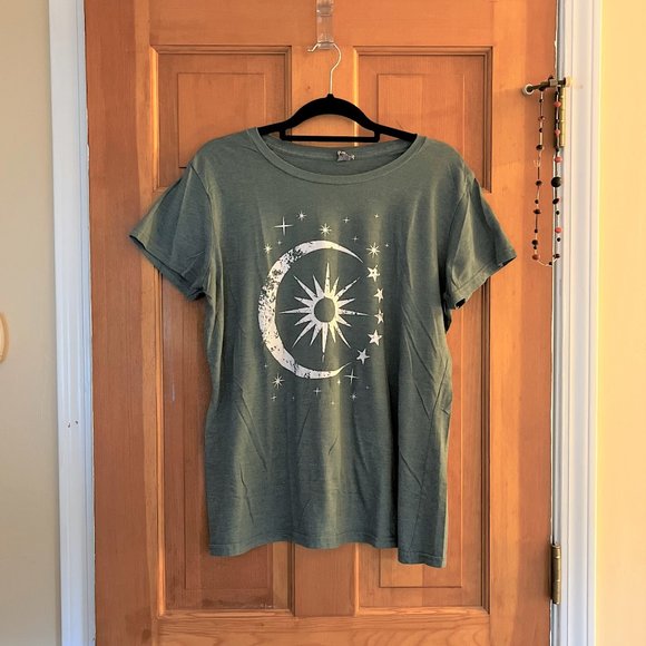 Instant Message Tops - Women's XL Instant Message Short Sleeved T-Shirt with Celestial Scene
